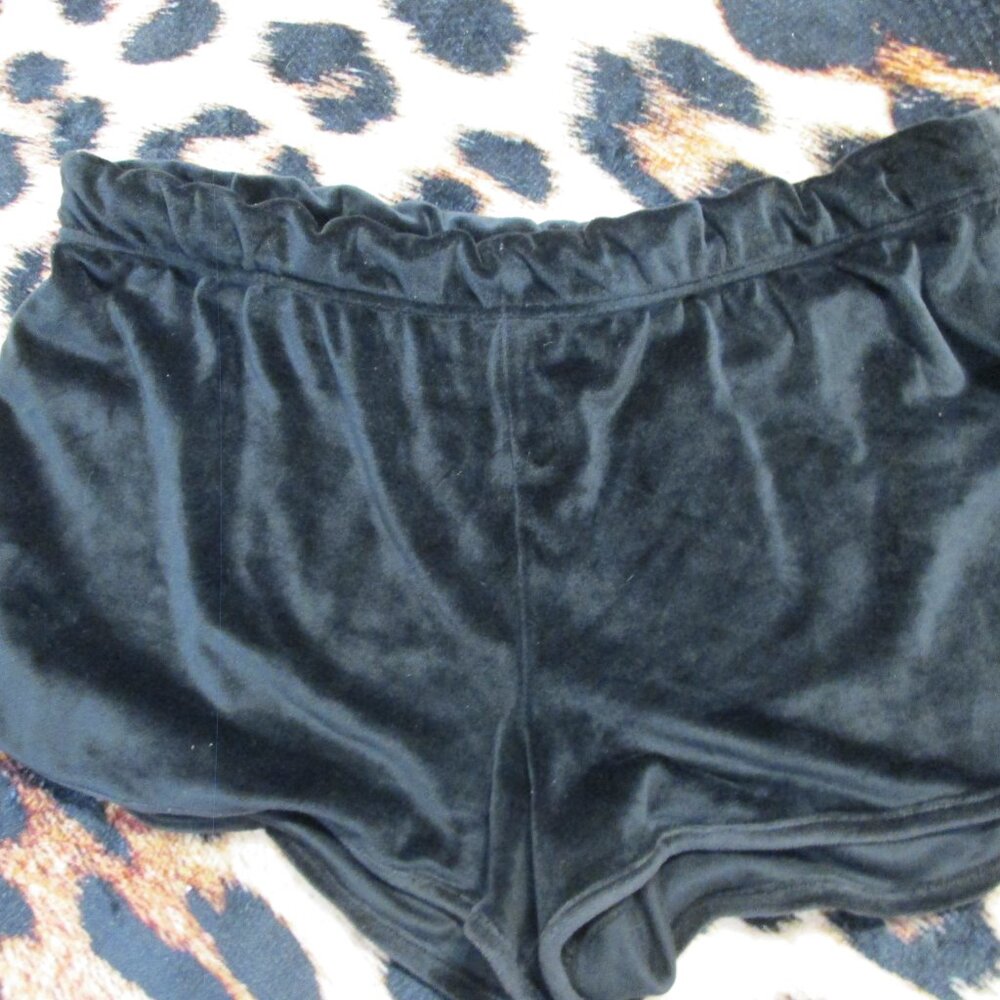 Juicy Couture XL Velvety Pajama Shorts Black and cute! - Picture 3 of 4